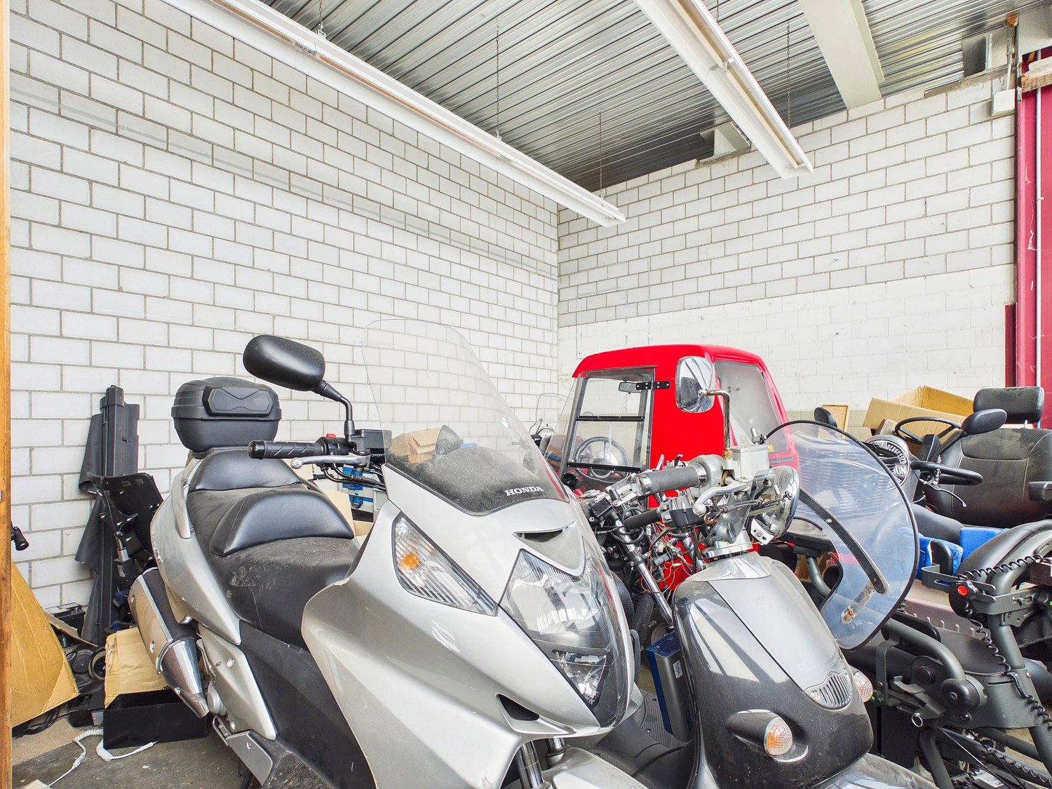 350m² workshop