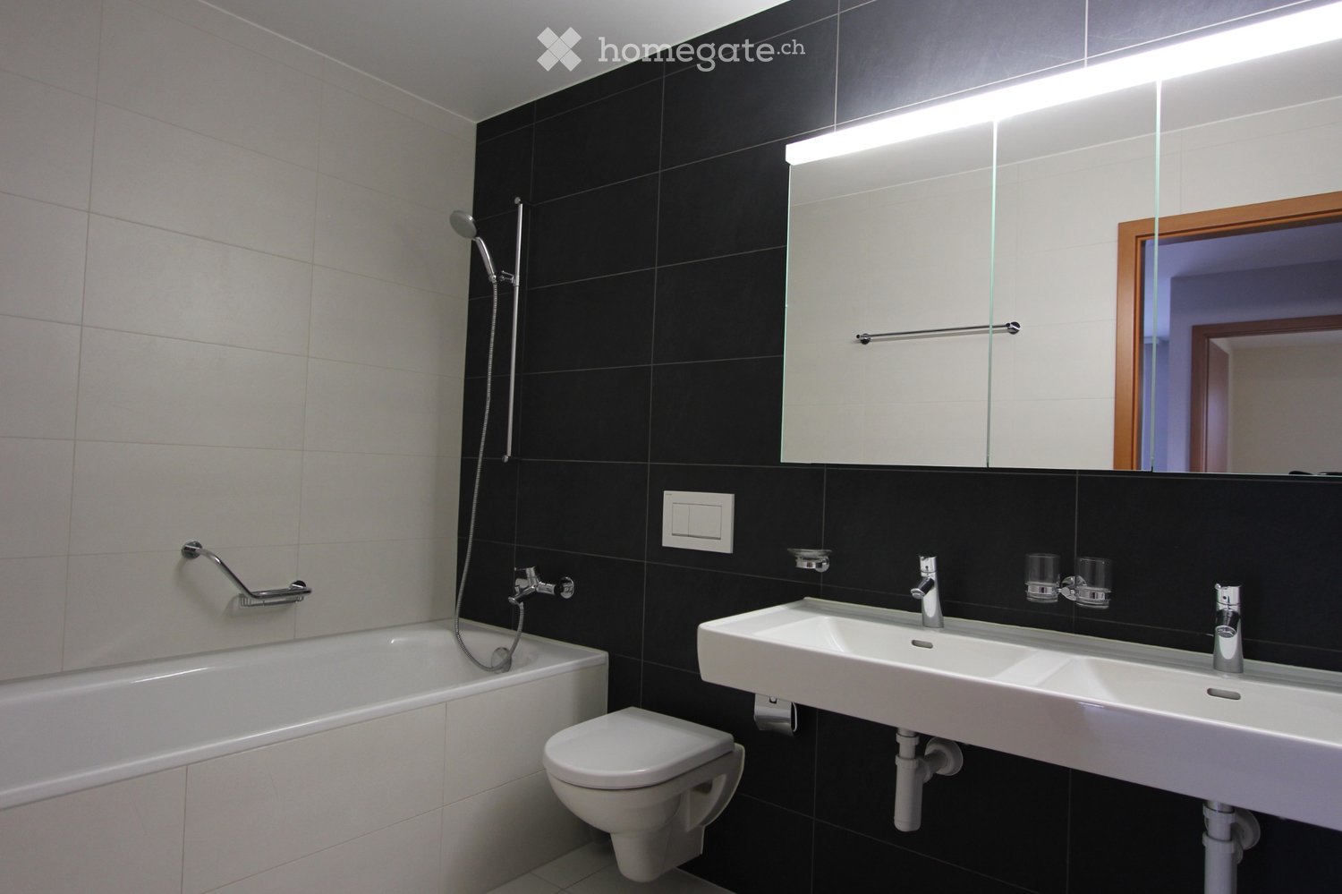 5 rooms apartment