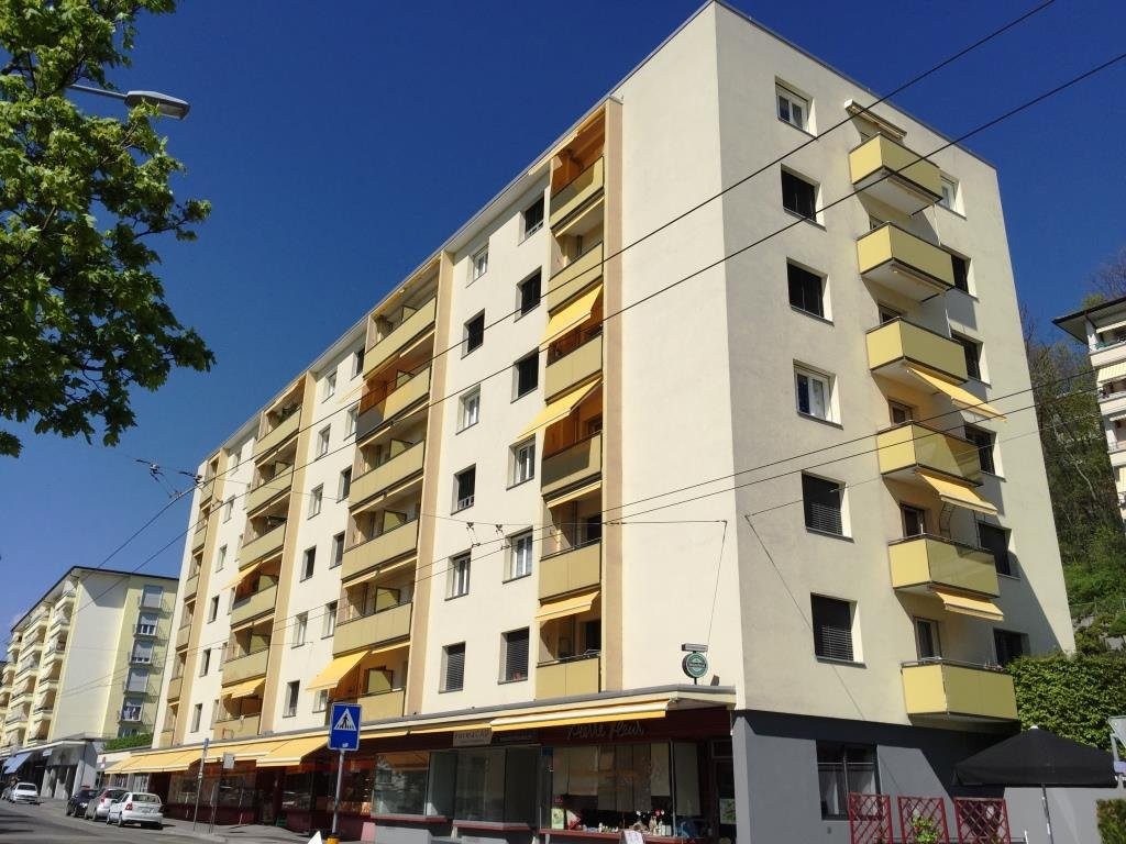 360m² shop, photo 1 of 5