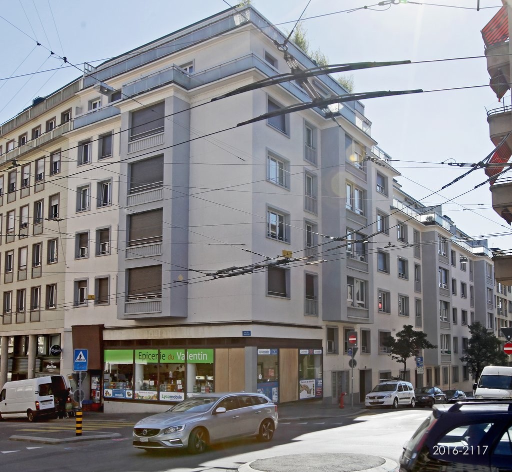 Einzelgarage","description":"Garage in einem Stadtzentrumsviertel gelegen, das alle Annehmlichkeiten bietet.

**Anrufen. Besichtigen. Mieten.**
Wir freuen uns darauf, Ihnen behilflich zu sein.

Weitere interessante Mietobjekte finden Sie unter: [ www.helvetia.ch/immobilier ](http://www.helvetia.ch/i