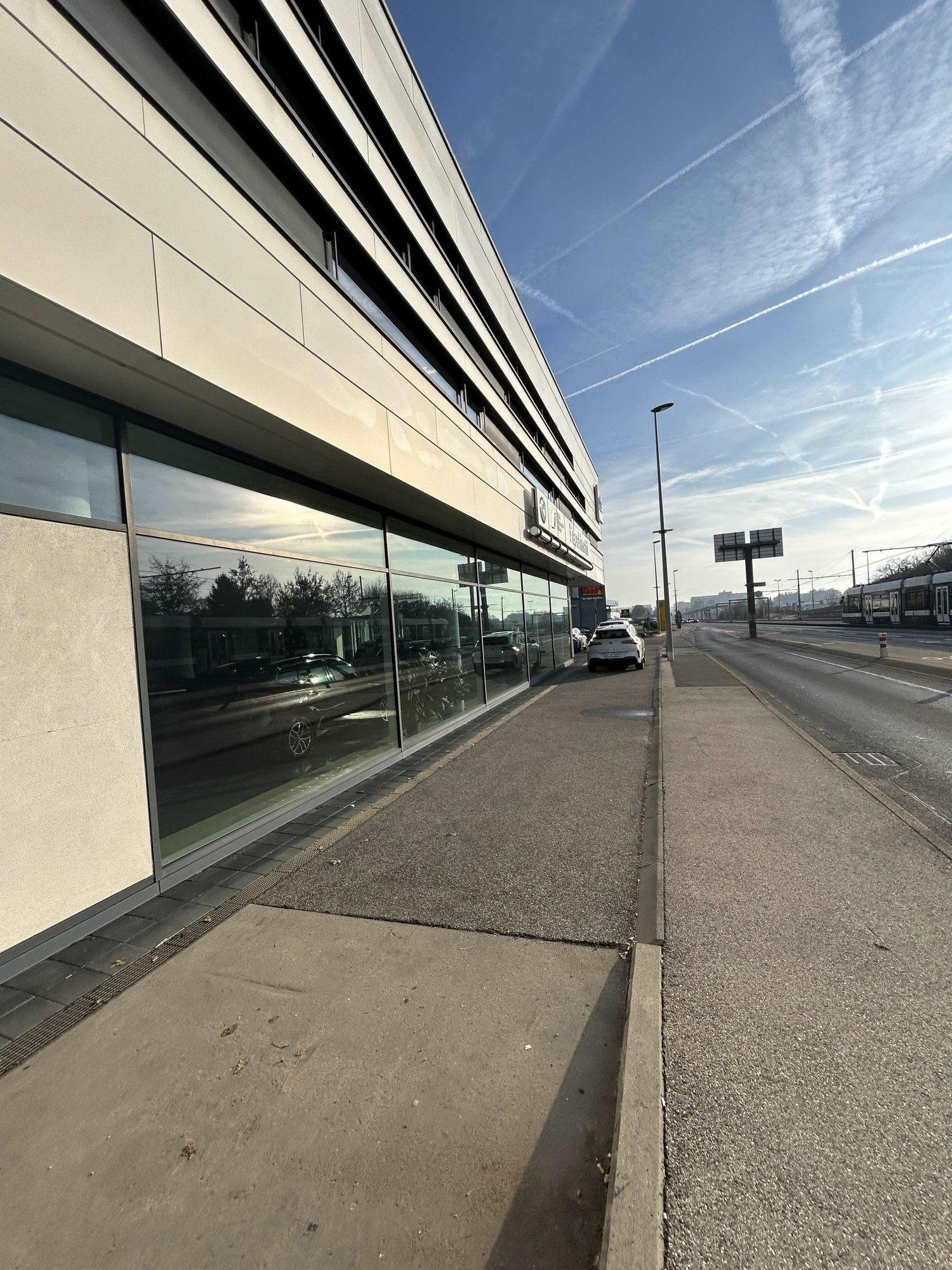 2984m² Industrieobjekt, Foto 1 von 9
