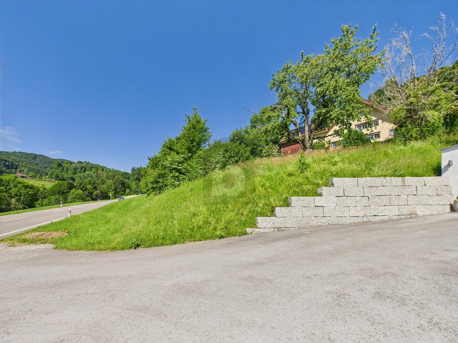 1000m² building land