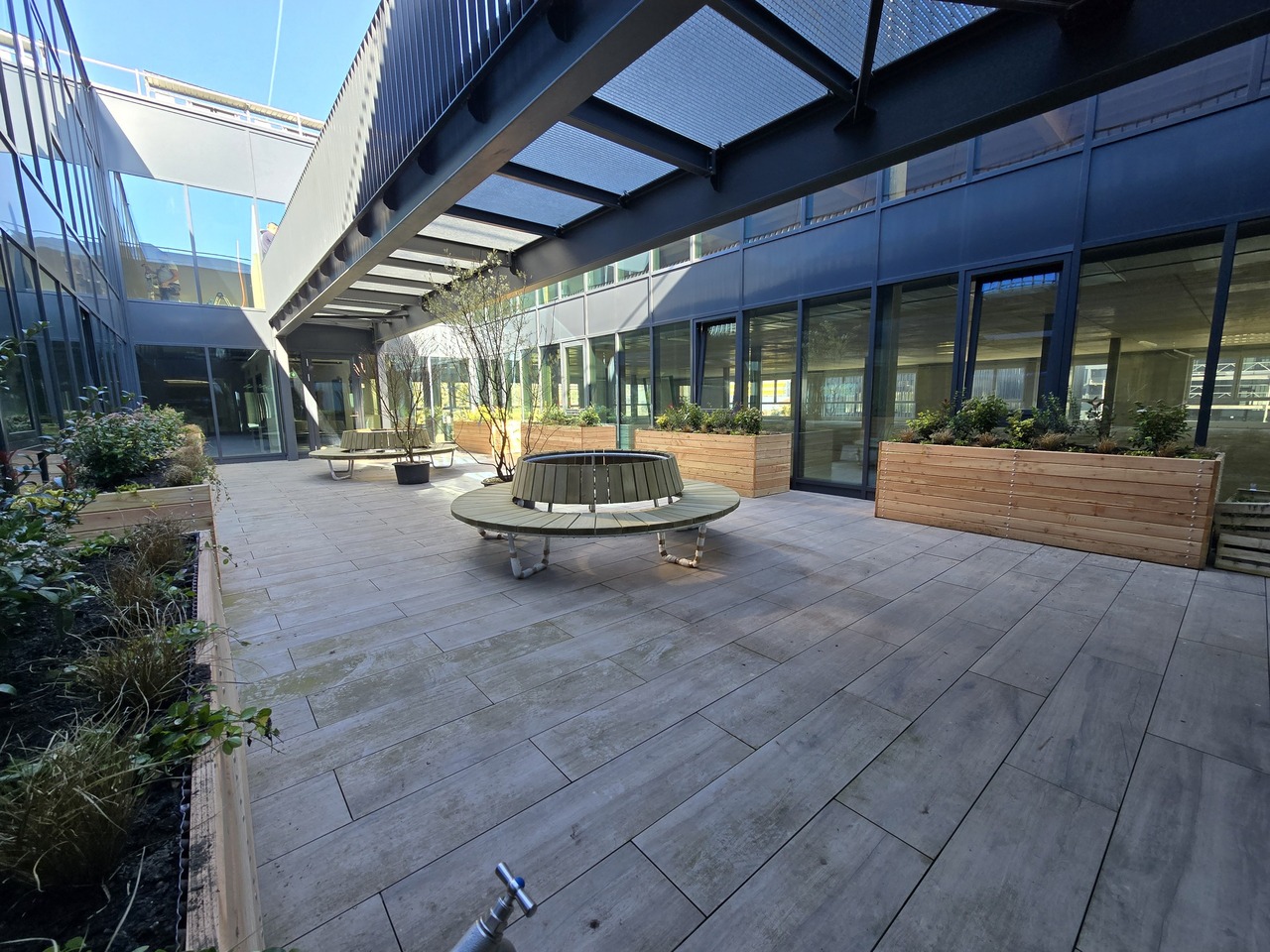 84m² office