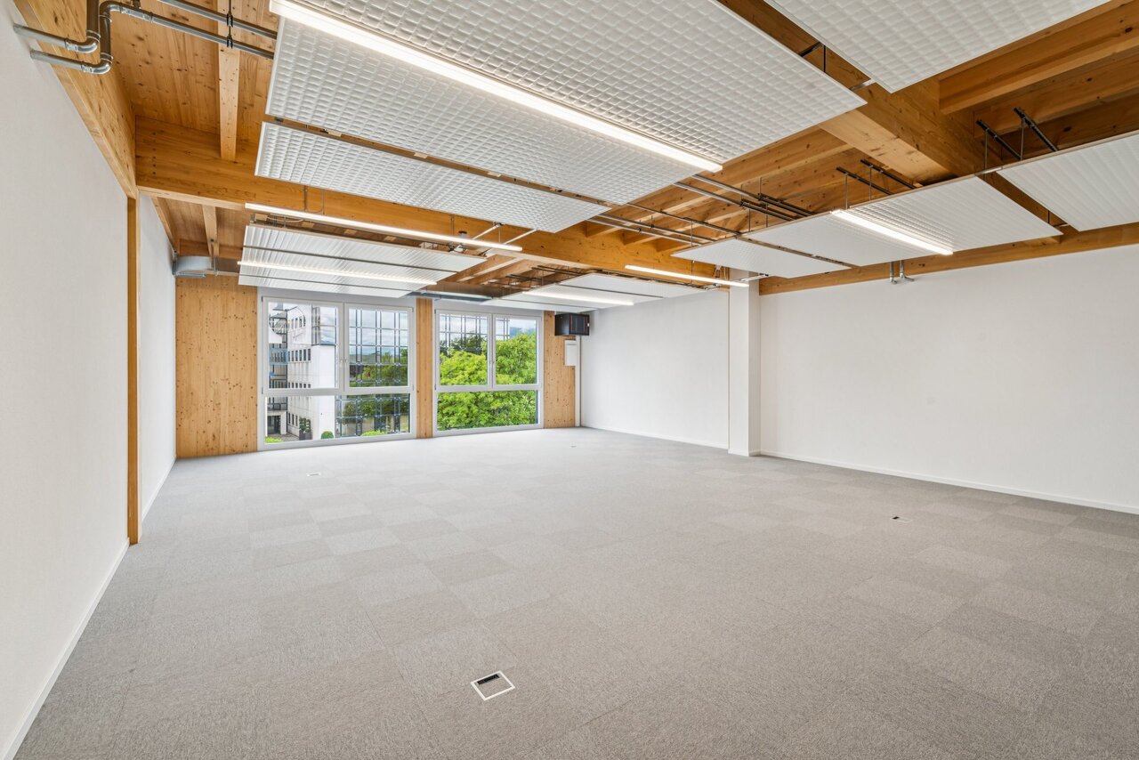 84m² office