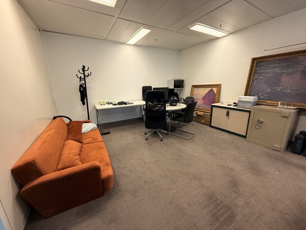 89m² Büro

Fläche von 89m2 im Geneva Business Center in Lancy

Gelegen 10 Minuten von der Autobahnausfahrt entfernt und 5 Minuten zu Fuss von der Tramhaltestelle "les Esserts"

Das Geneva Business Center bietet zahlreiche Dienstleistungen an, unter anderem Facility Management, Empfangs- und Postserv