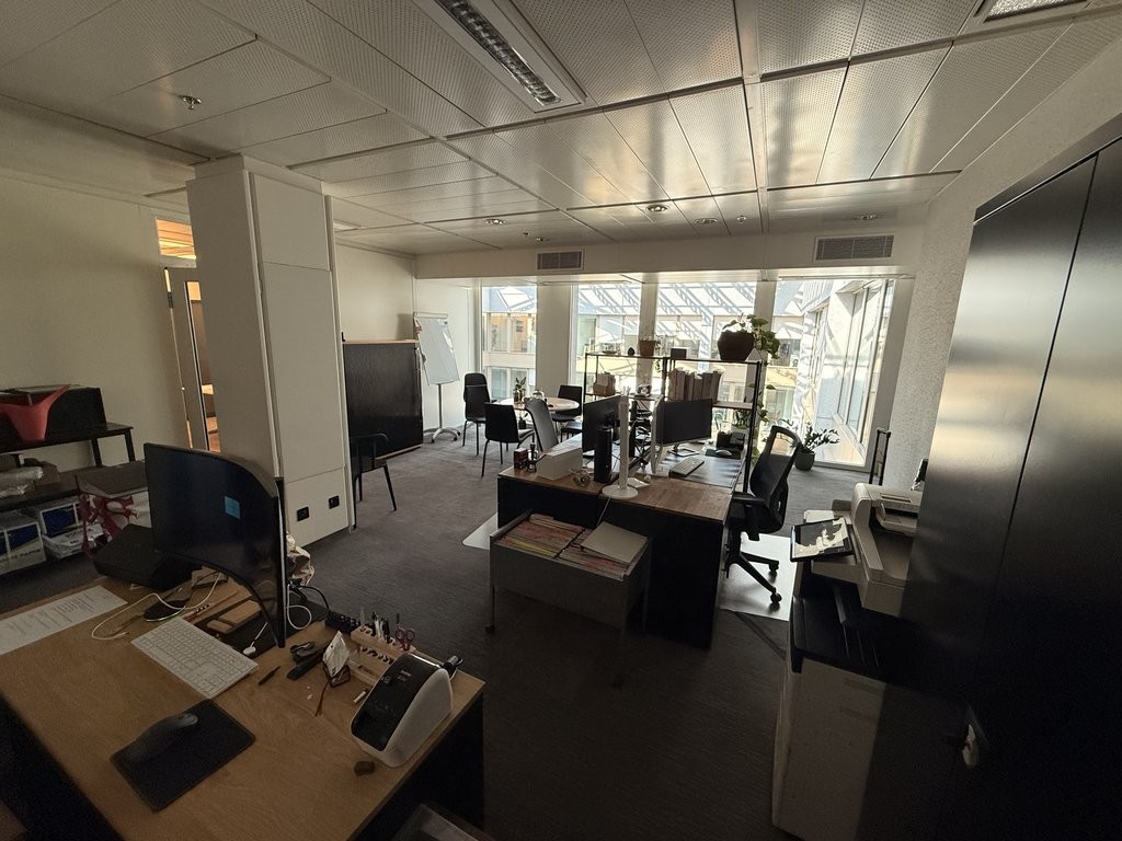 89m² Büro

Fläche von 89m2 im Geneva Business Center in Lancy

Gelegen 10 Minuten von der Autobahnausfahrt entfernt und 5 Minuten zu Fuss von der Tramhaltestelle "les Esserts"

Das Geneva Business Center bietet zahlreiche Dienstleistungen an, unter anderem Facility Management, Empfangs- und Postserv