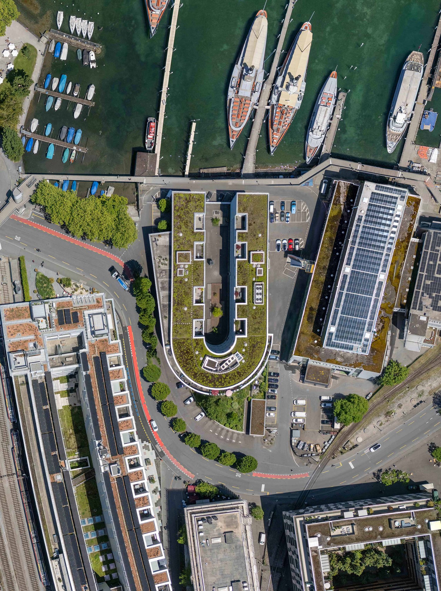 410m² office
