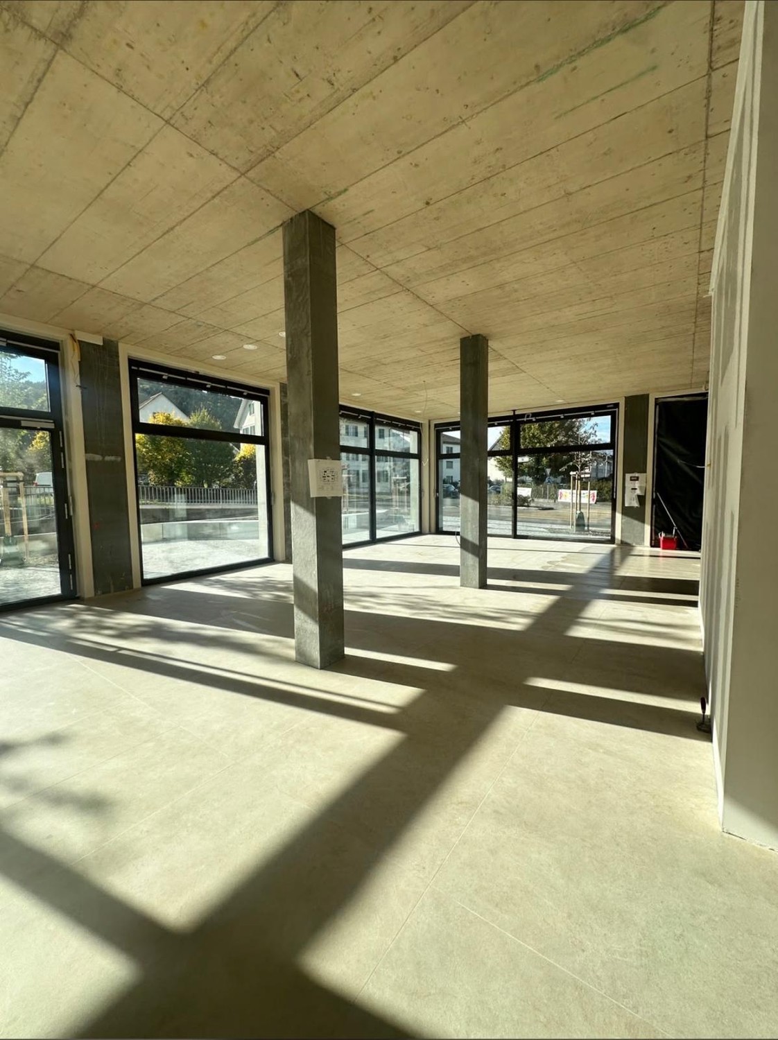 140m² commercial