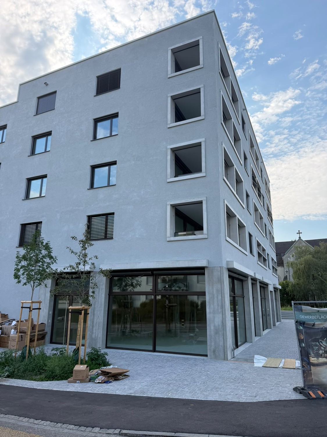 140m² commercial