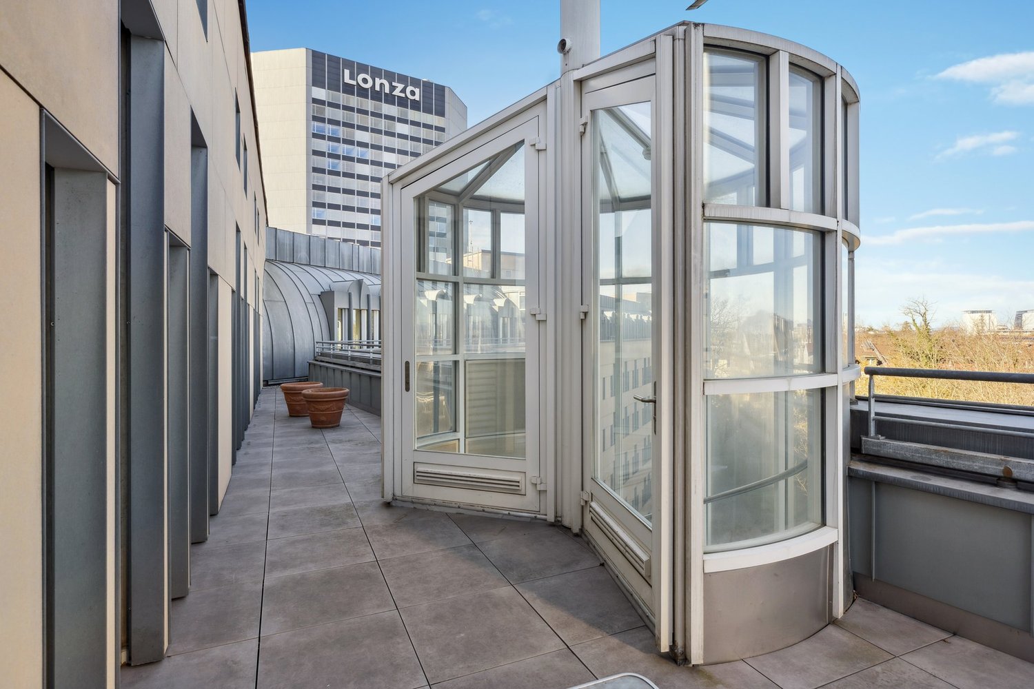 526m² commercial