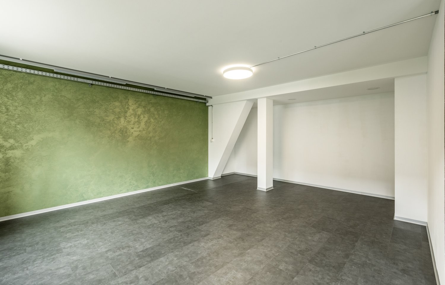 77m² office