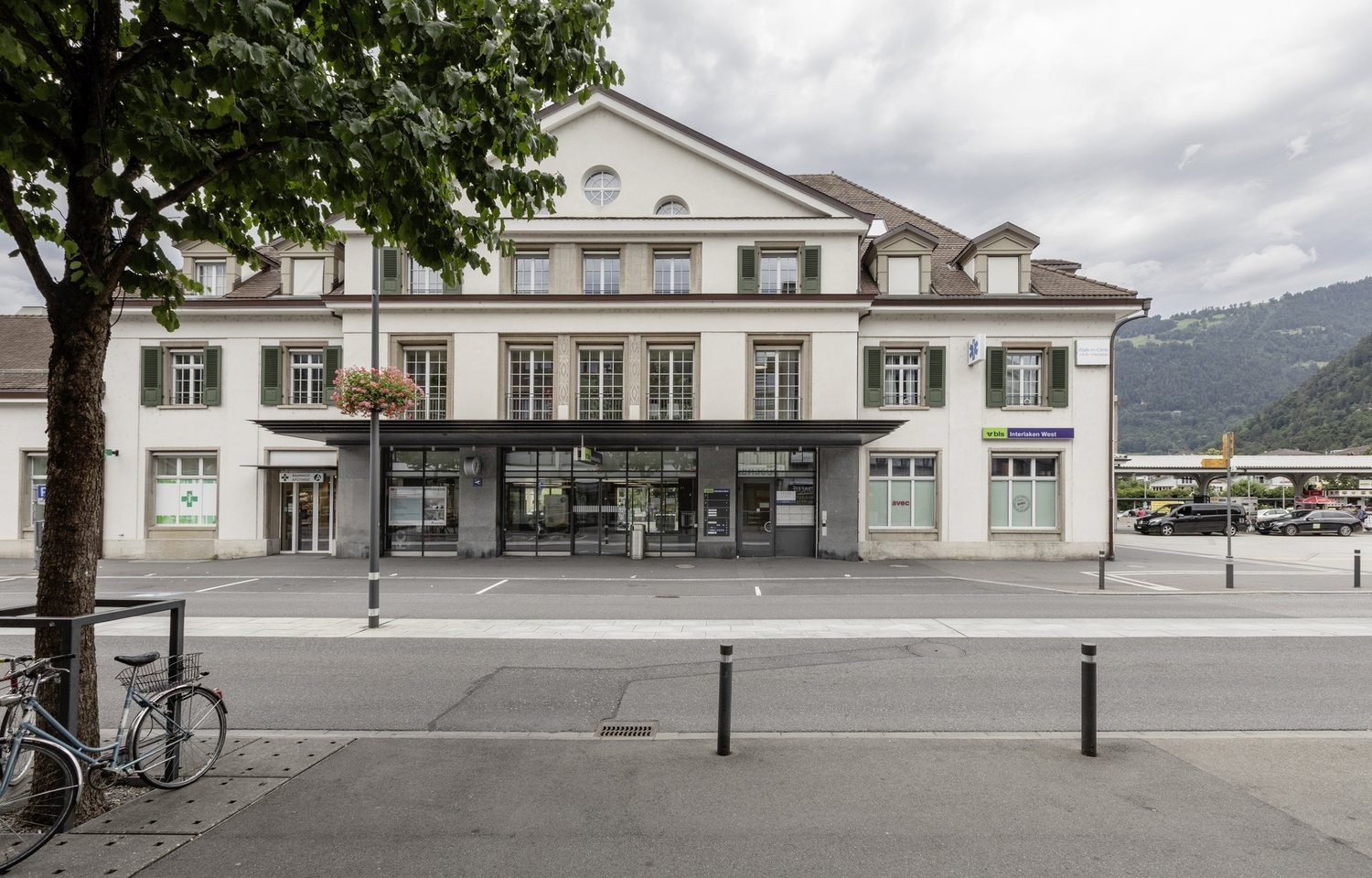 77m² office