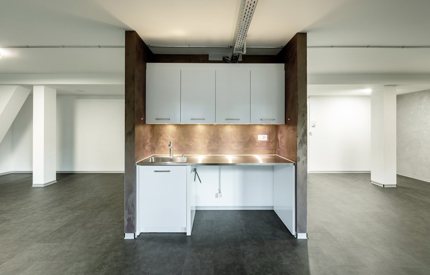 77m² office
