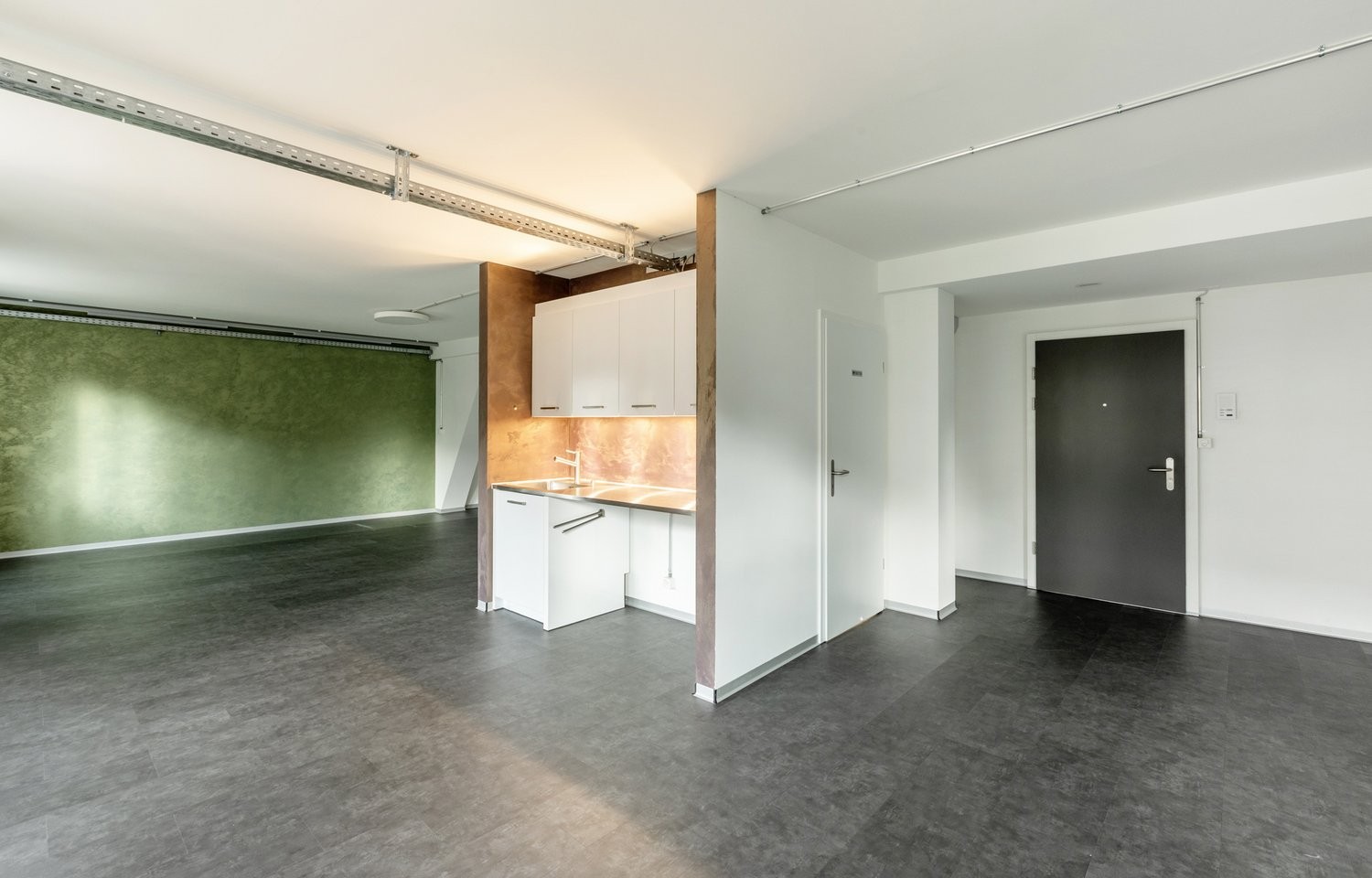 77m² office