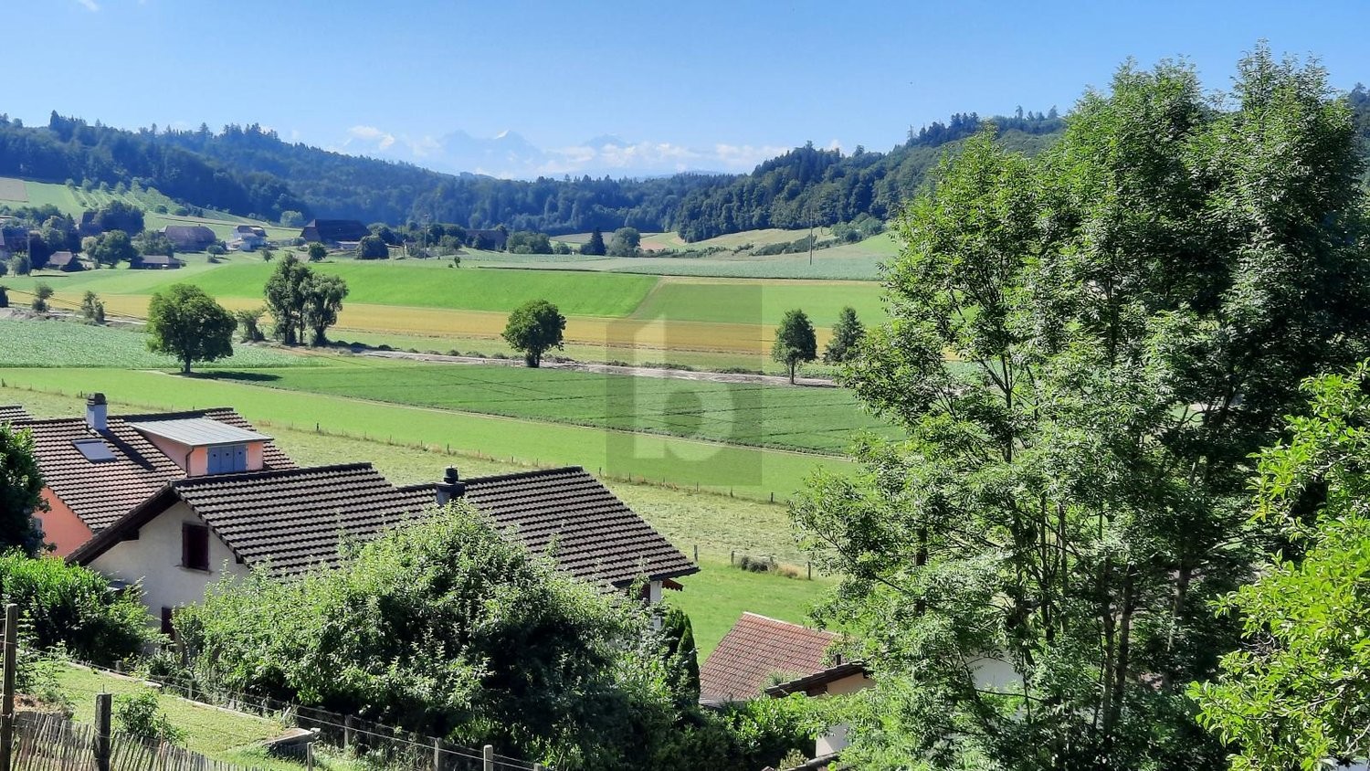 850m² building land