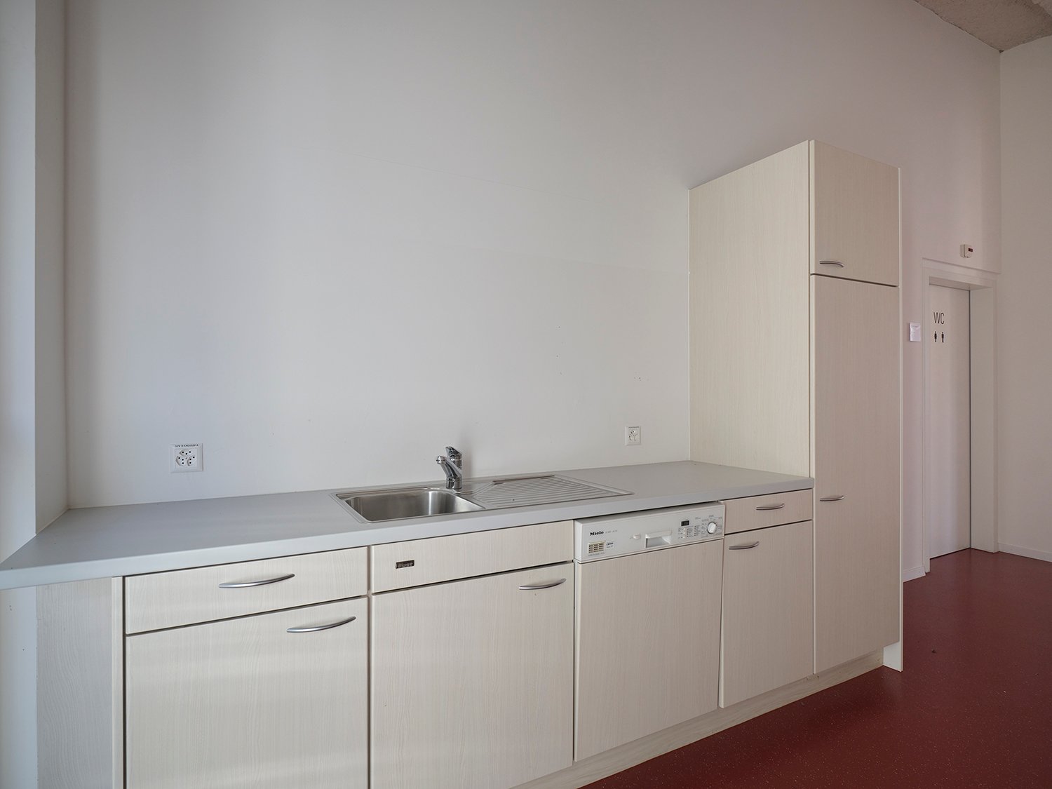 1420m² commercial