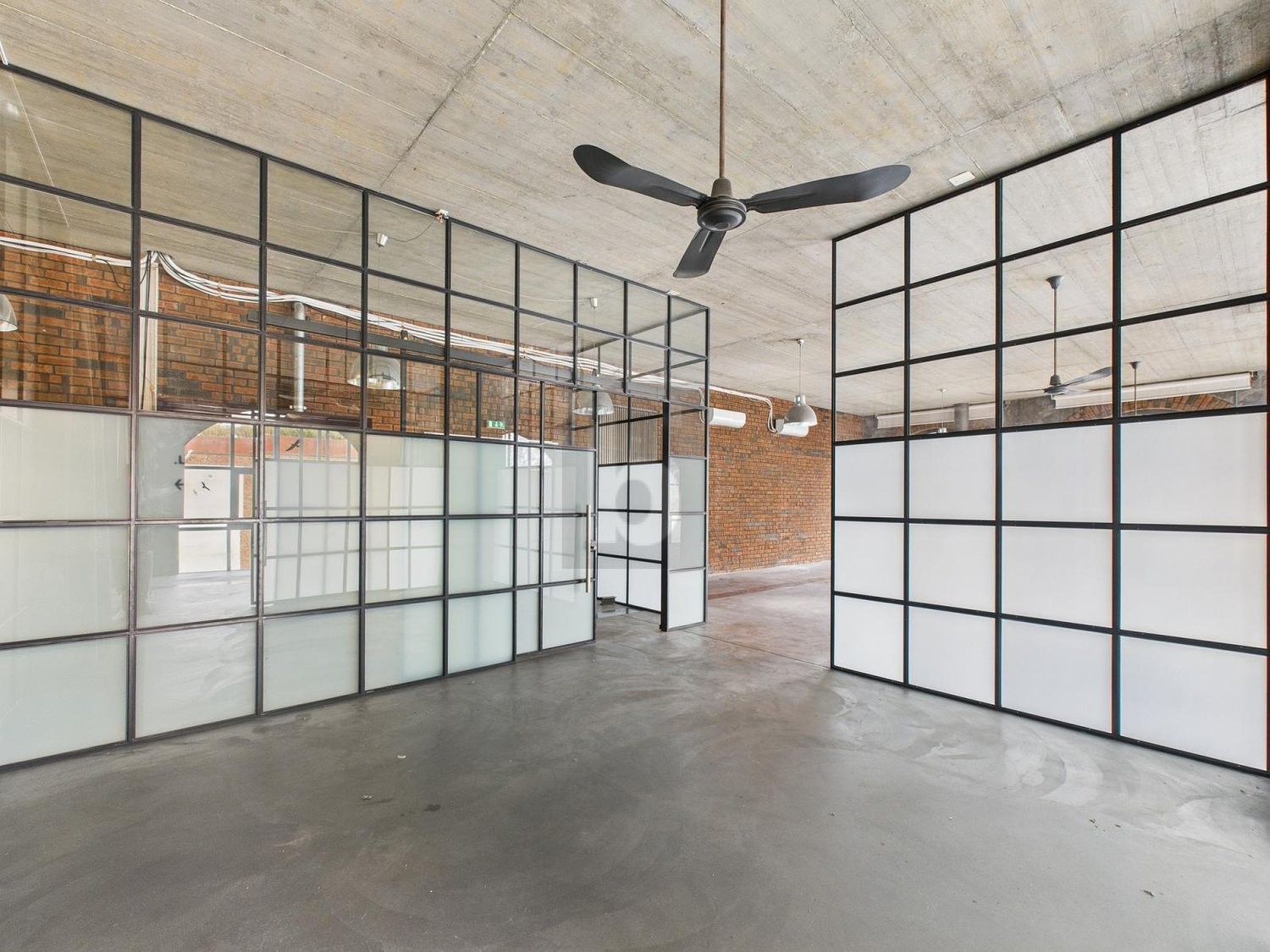 220m² office