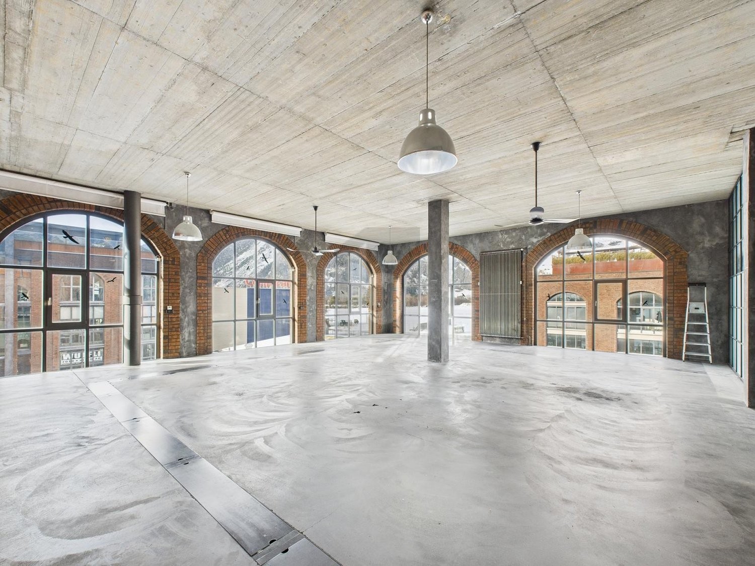 220m² office