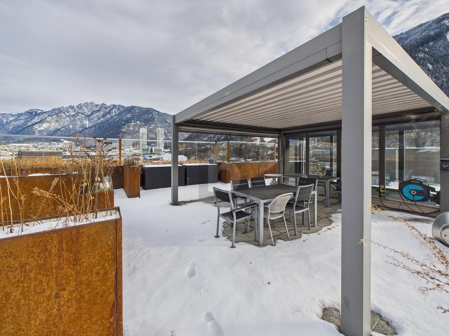 220m² office
