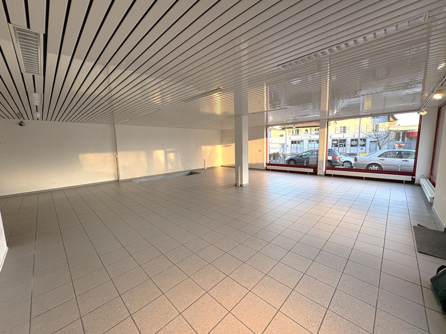 193m² shop, Foto 3 von 10