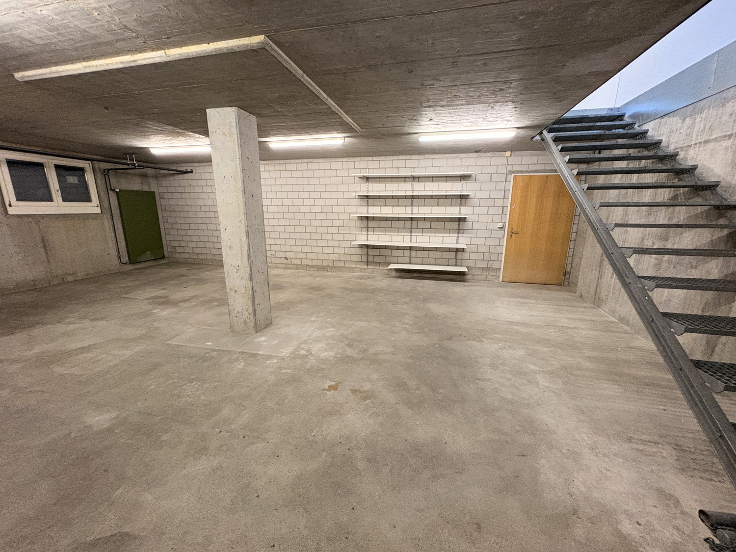 193m² shop, Foto 10 von 10