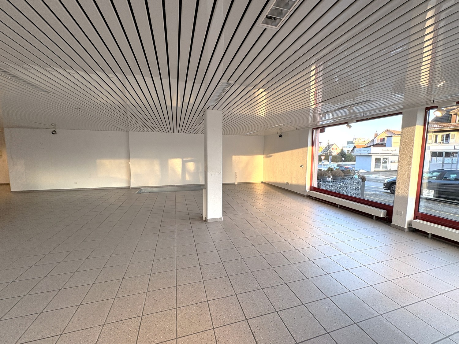 193m² shop, Foto 5 von 10