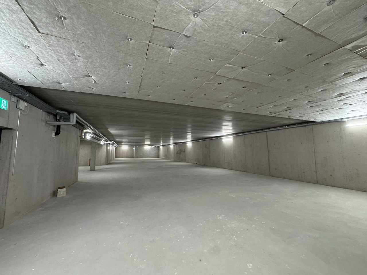 1190m² storage room