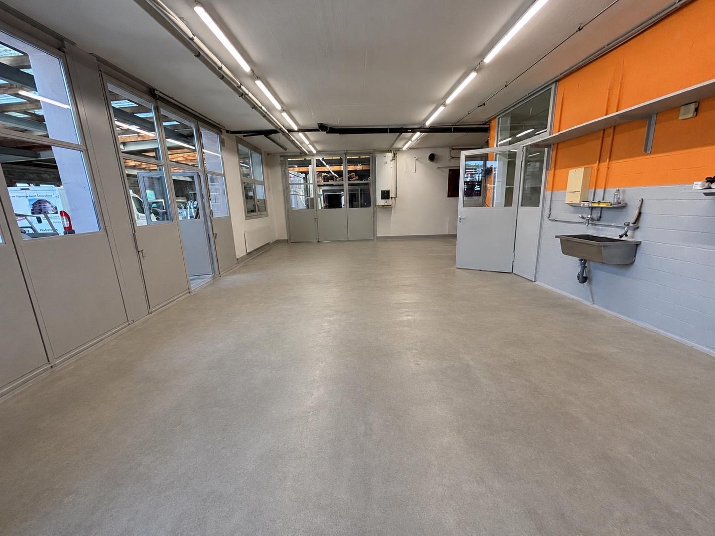 108m² commercial