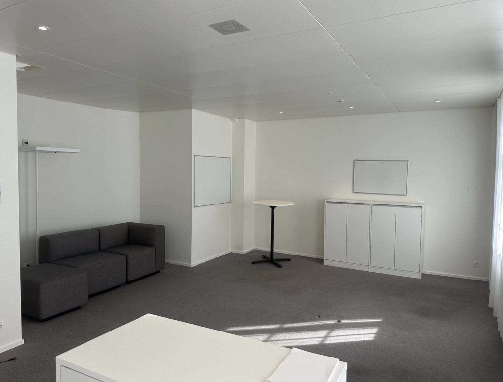 72m² office