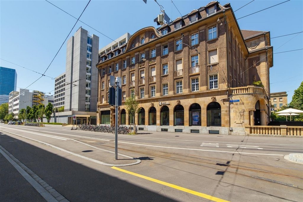 72m² office