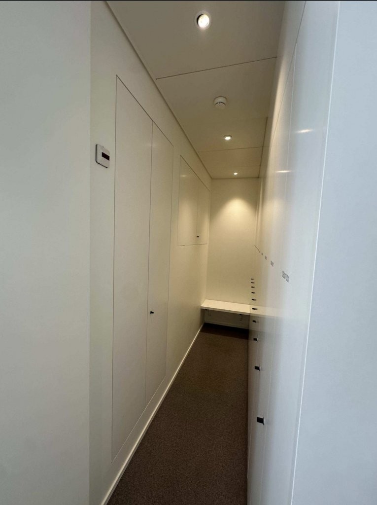 72m² office