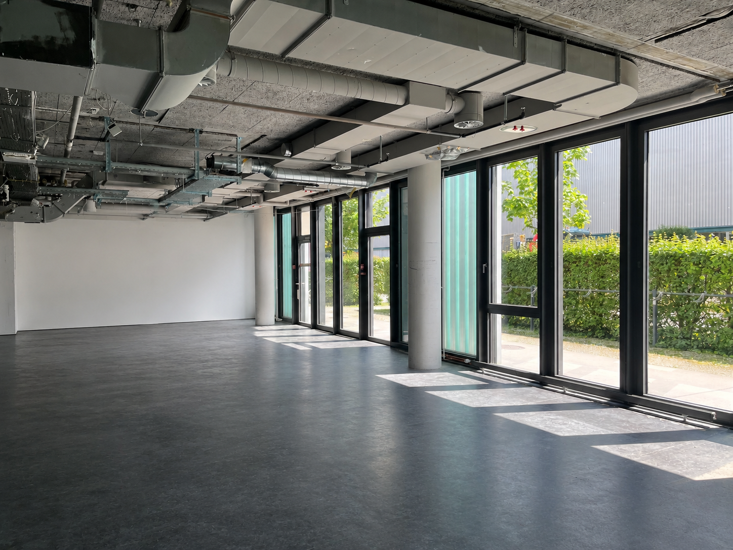 120m² shop