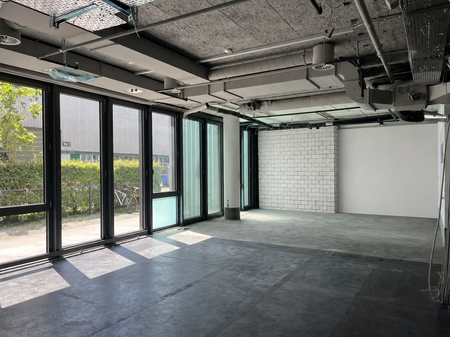 120m² shop