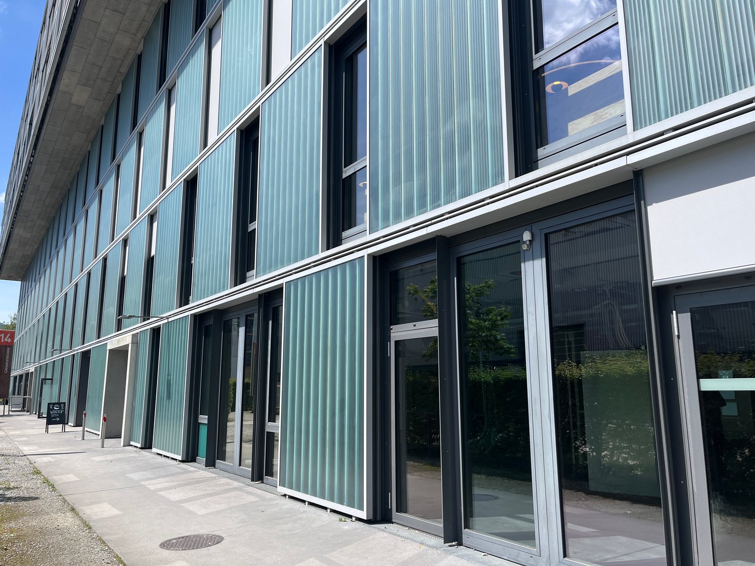 120m² shop