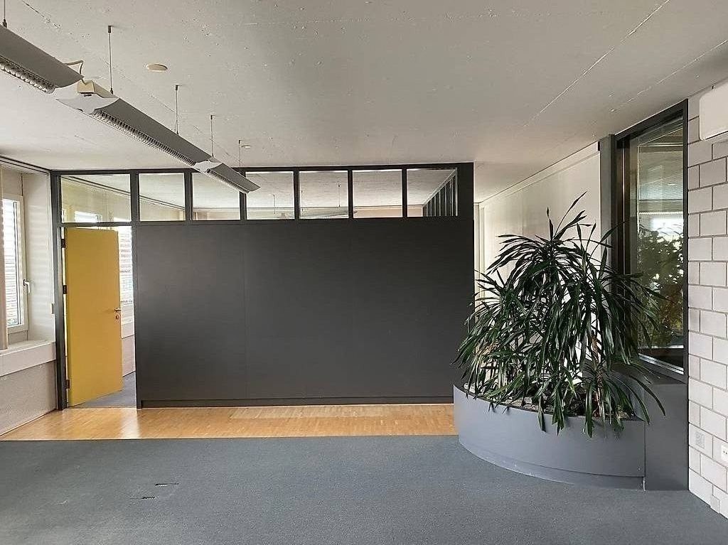 144m² commercial
