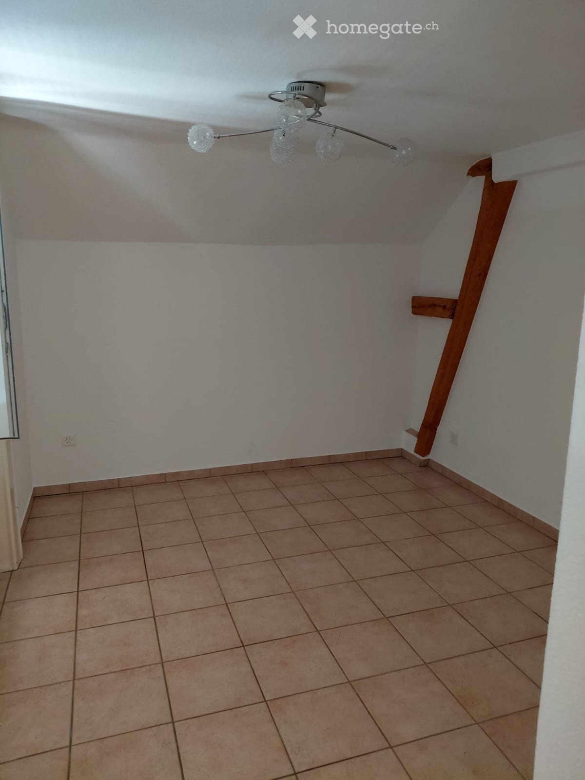 Appartement de 2 ½ pièces

Situé au 3ème étage
Cheminée de salon
Cuisine agencée
Cave et grenier
Poutres apparentes
Proche de la gare, de la Migros, Denner et Coop