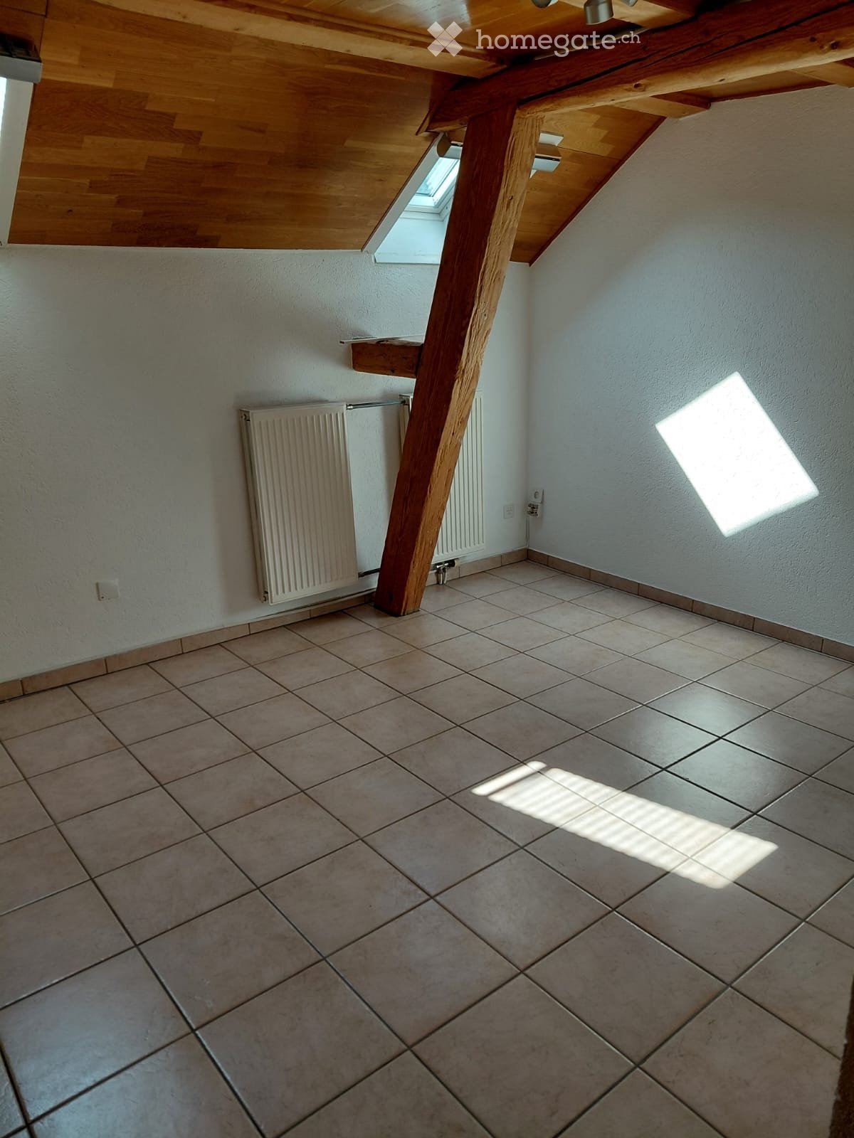 Appartement de 2 ½ pièces

Situé au 3ème étage
Cheminée de salon
Cuisine agencée
Cave et grenier
Poutres apparentes
Proche de la gare, de la Migros, Denner et Coop