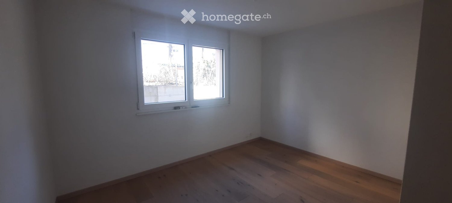 4 ½ Zimmer Wohnung","description":"Neue und geräumige 4,5-Zimmer-Wohnung mit einer grossen Terrasse im Erdgeschoss, einer Garage und einem grossen Keller. Die Wohnung befindet sich in Sierre in der Nähe des Bahnhofs (8 Min. zu Fuss) und aller Annehmlichkeiten in einem ruhigen Quartier. Miete: 2100,-
