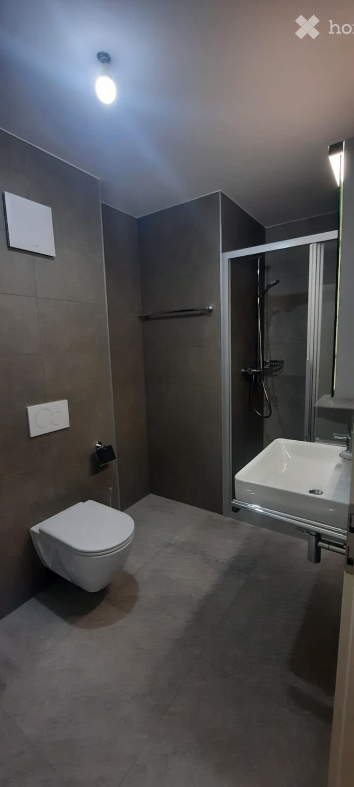 4 ½ Zimmer Wohnung","description":"Neue und geräumige 4,5-Zimmer-Wohnung mit einer grossen Terrasse im Erdgeschoss, einer Garage und einem grossen Keller. Die Wohnung befindet sich in Sierre in der Nähe des Bahnhofs (8 Min. zu Fuss) und aller Annehmlichkeiten in einem ruhigen Quartier. Miete: 2100,-