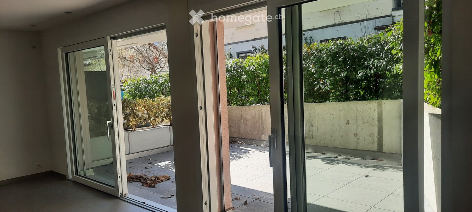 4 ½ Zimmer Wohnung","description":"Neue und geräumige 4,5-Zimmer-Wohnung mit einer grossen Terrasse im Erdgeschoss, einer Garage und einem grossen Keller. Die Wohnung befindet sich in Sierre in der Nähe des Bahnhofs (8 Min. zu Fuss) und aller Annehmlichkeiten in einem ruhigen Quartier. Miete: 2100,-