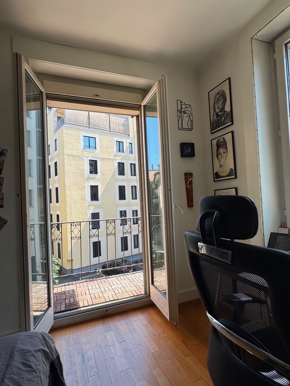 Zimmer in einer WG

Ich suche zwei freundliche neue Mitbewohner für unsere Wohnung in Zürich! 

Zwei meiner aktuellen Mitbewohner schlagen neue, spannende Kapitel auf — einer zieht nach NYC und der andere zieht zu seiner Partnerin — daher suche ich zwei tolle Menschen, die die Wohnung zu ihrem neuen, Foto 7 von 7