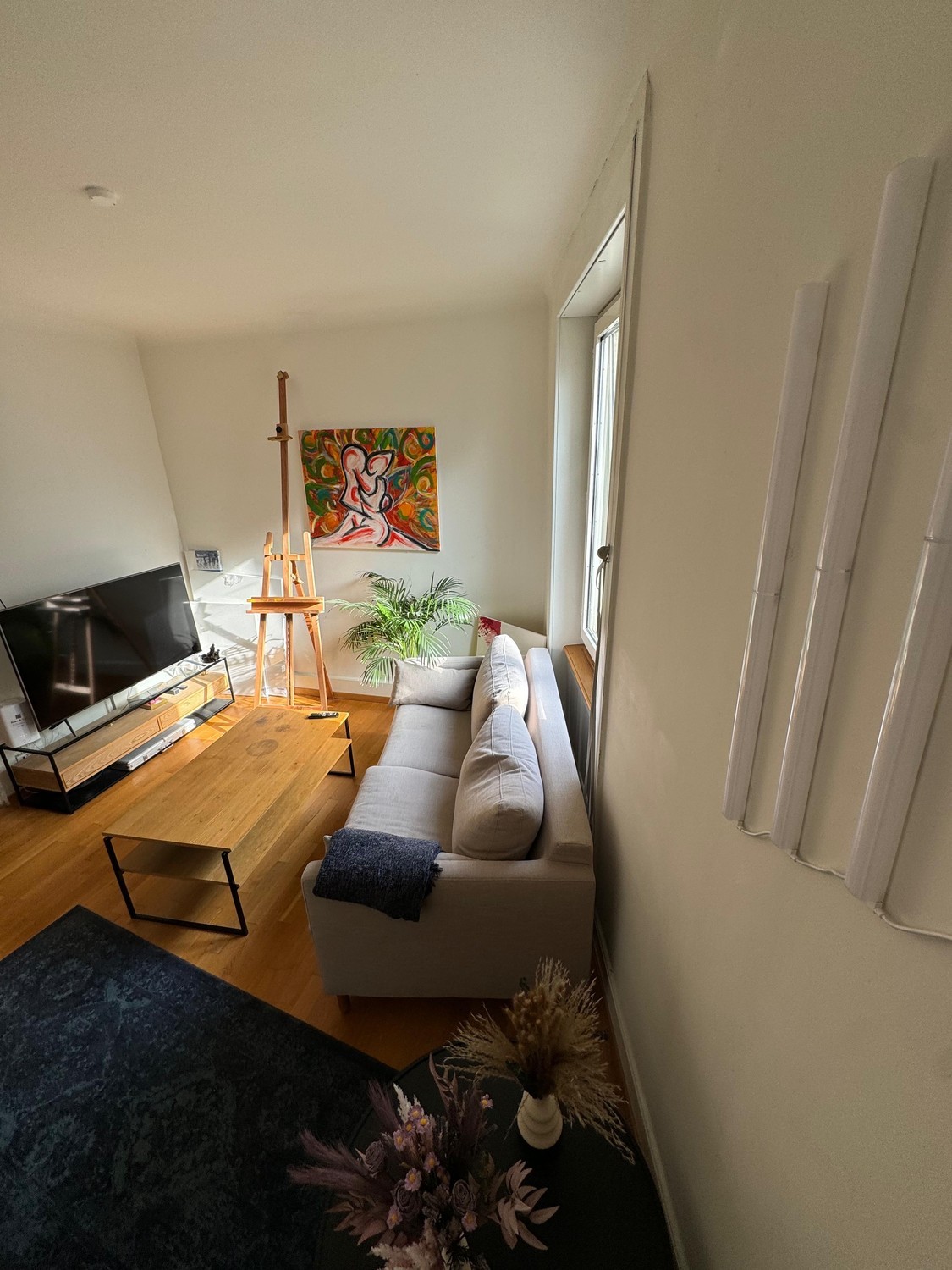 Zimmer in einer WG

Ich suche zwei freundliche neue Mitbewohner für unsere Wohnung in Zürich! 

Zwei meiner aktuellen Mitbewohner schlagen neue, spannende Kapitel auf — einer zieht nach NYC und der andere zieht zu seiner Partnerin — daher suche ich zwei tolle Menschen, die die Wohnung zu ihrem neuen, Foto 1 von 7