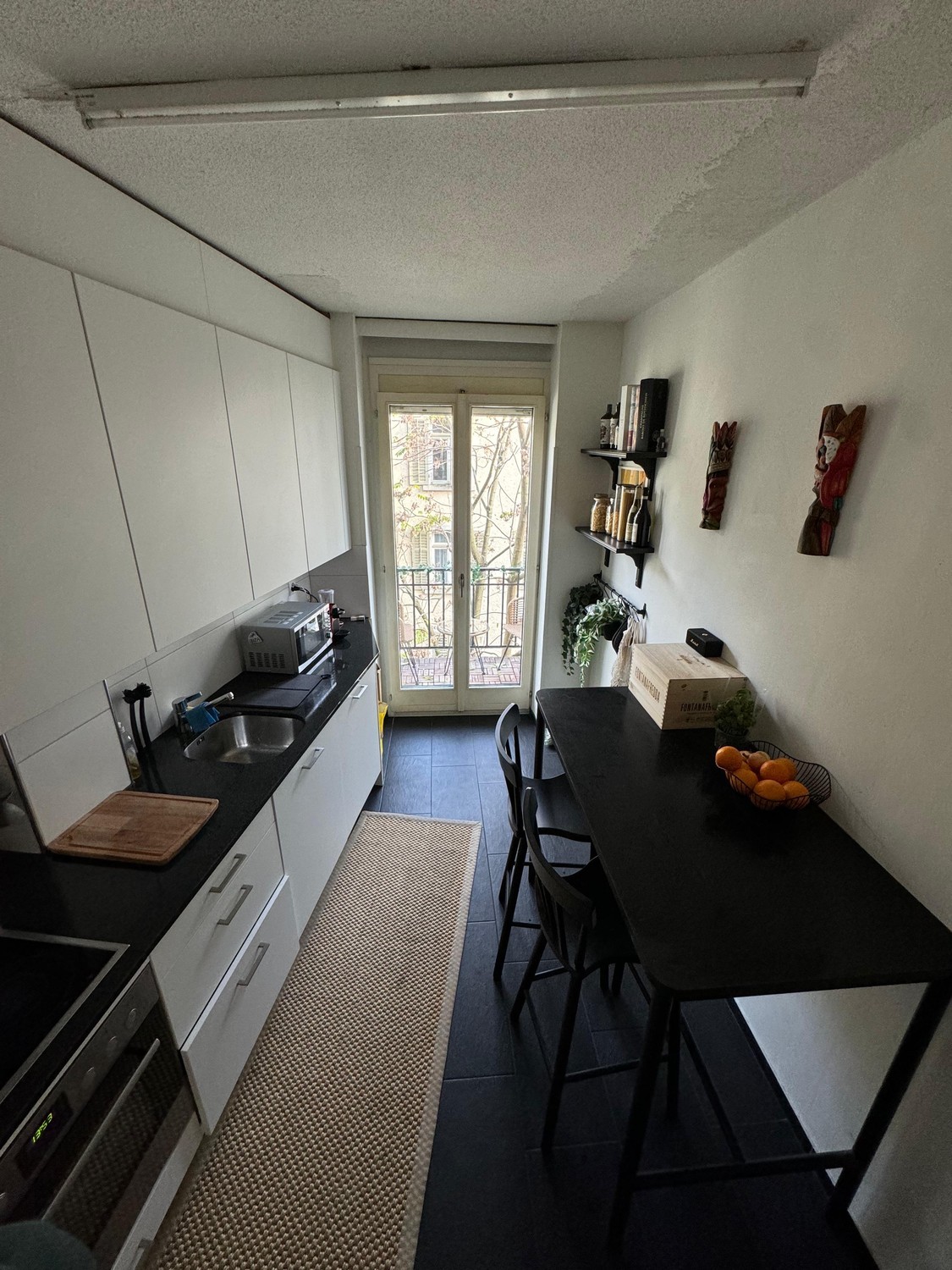 Zimmer in einer WG

Ich suche zwei freundliche neue Mitbewohner für unsere Wohnung in Zürich! 

Zwei meiner aktuellen Mitbewohner schlagen neue, spannende Kapitel auf — einer zieht nach NYC und der andere zieht zu seiner Partnerin — daher suche ich zwei tolle Menschen, die die Wohnung zu ihrem neuen, Foto 2 von 7