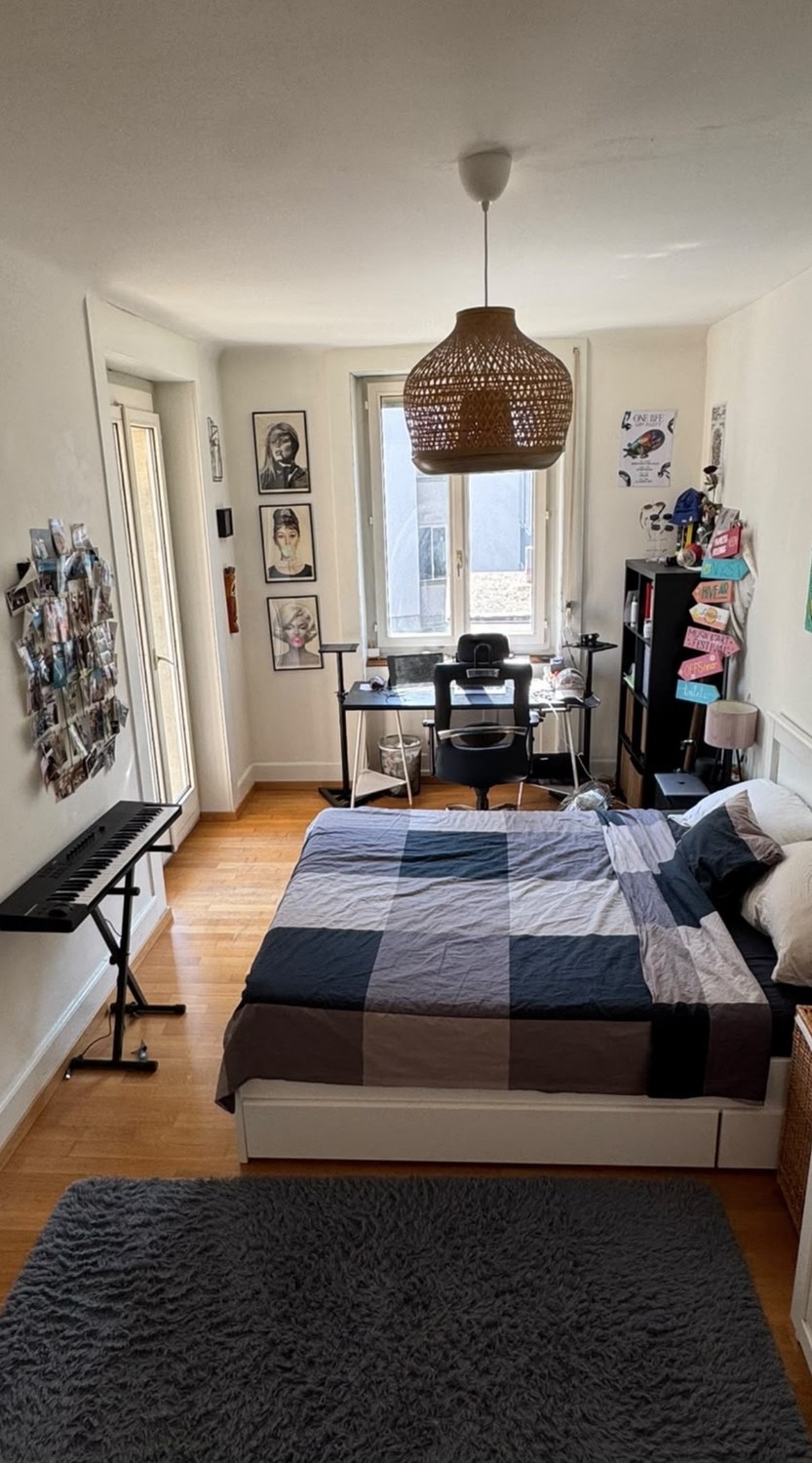 Zimmer in einer WG

Ich suche zwei freundliche neue Mitbewohner für unsere Wohnung in Zürich! 

Zwei meiner aktuellen Mitbewohner schlagen neue, spannende Kapitel auf — einer zieht nach NYC und der andere zieht zu seiner Partnerin — daher suche ich zwei tolle Menschen, die die Wohnung zu ihrem neuen, Foto 6 von 7