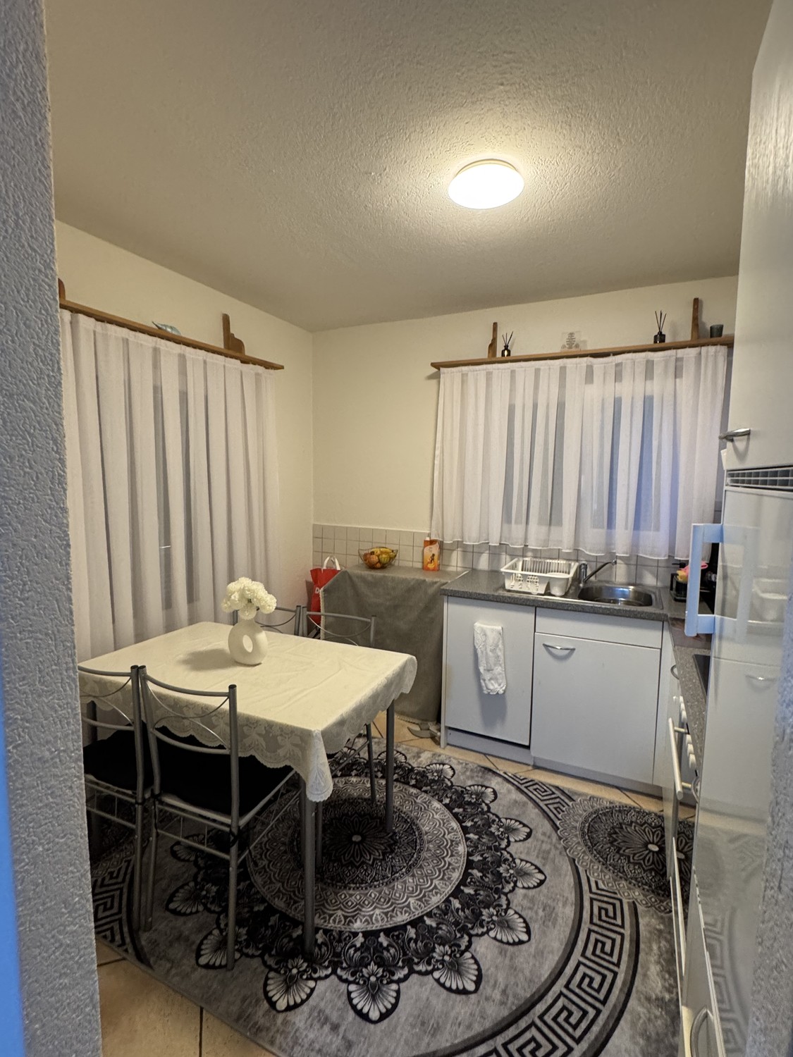 Appartement 2 ½ pièces à louer dès le 01. juillet.
CHF 1700.- incluant les frais accessoires
Dépôt 5100fr (3 mois de loyer) Caution Suisse NON possible ❗️
Très bonne situation à Schlieren (Hauptsatrasse)
❗️pas de balcon ❗️
❗️pas de parking ❗️