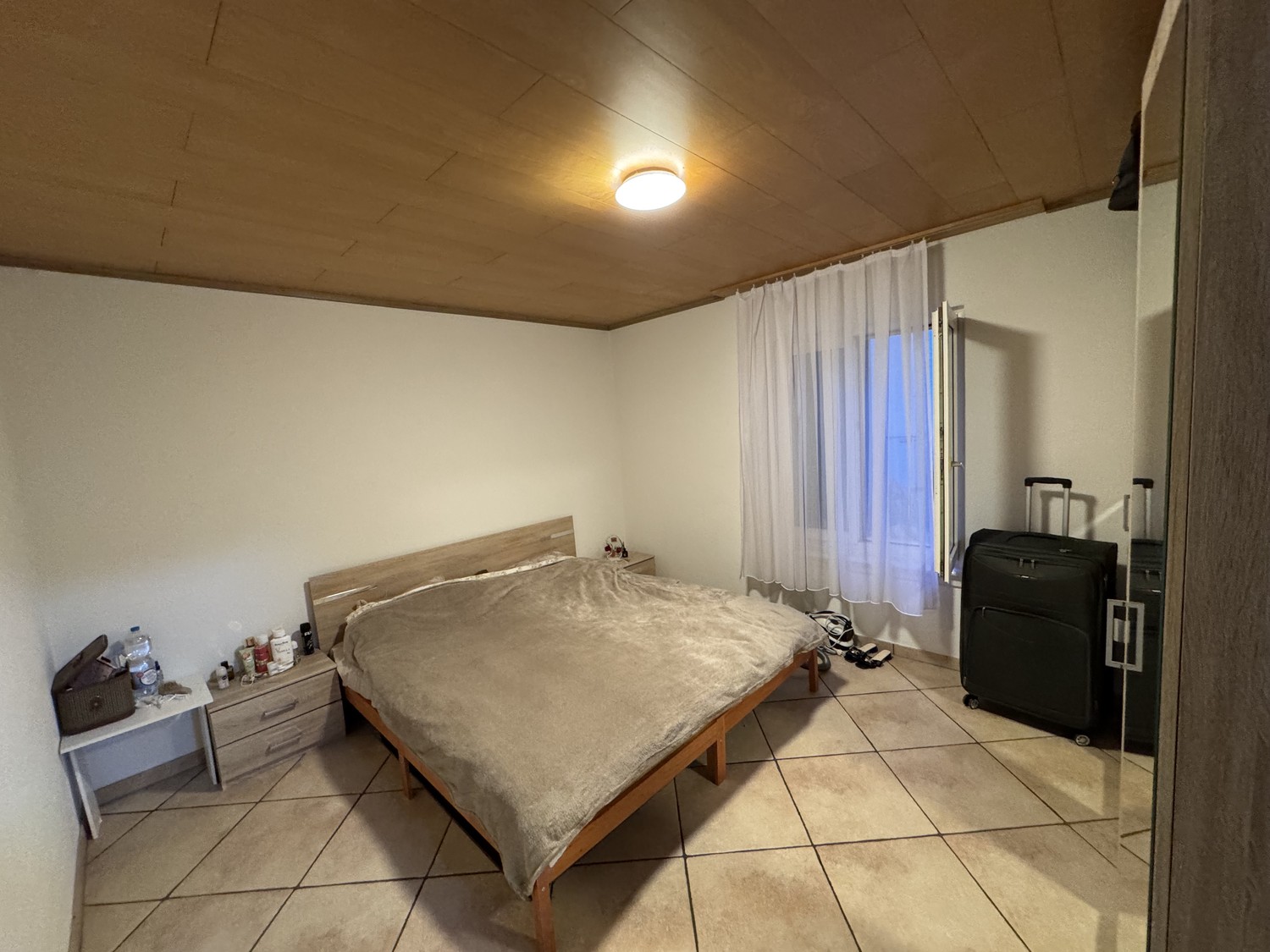 Appartement 2 ½ pièces à louer dès le 01. juillet.
CHF 1700.- incluant les frais accessoires
Dépôt 5100fr (3 mois de loyer) Caution Suisse NON possible ❗️
Très bonne situation à Schlieren (Hauptsatrasse)
❗️pas de balcon ❗️
❗️pas de parking ❗️