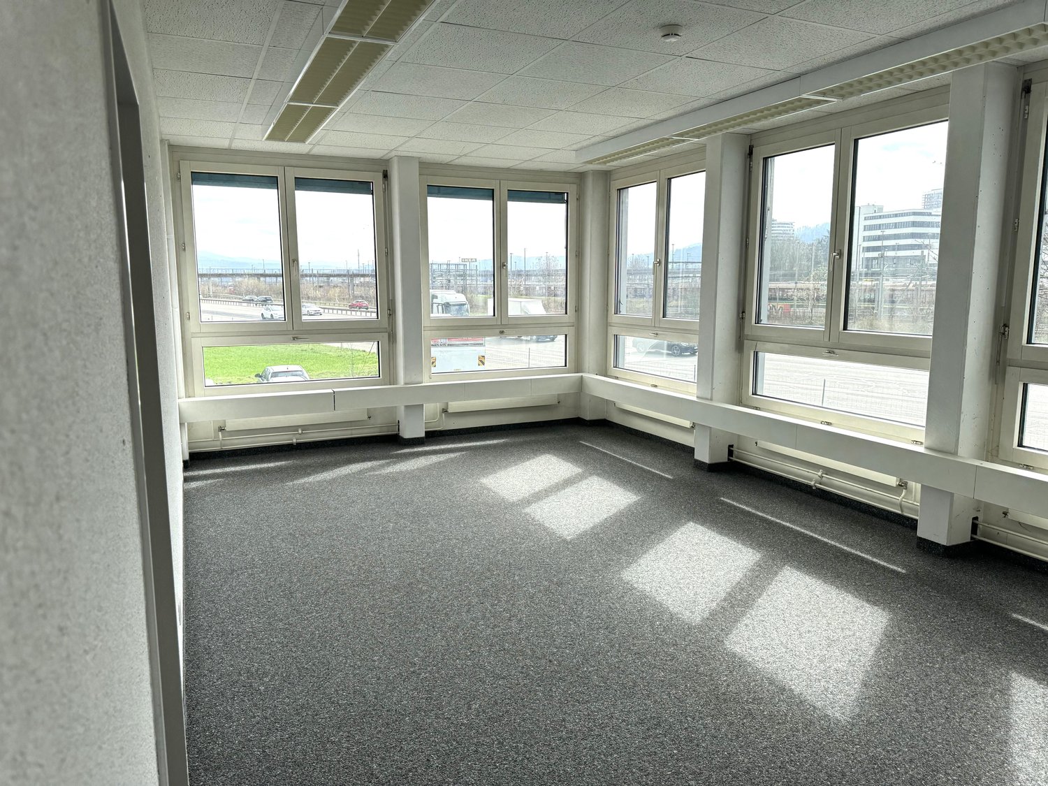 150m² office