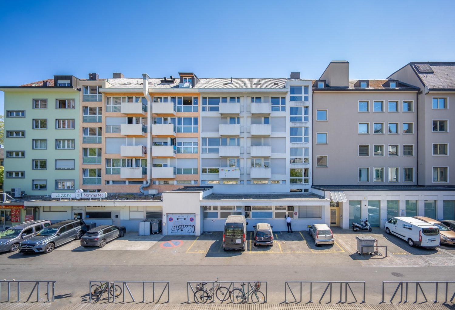Commercial, Foto 2 von 5