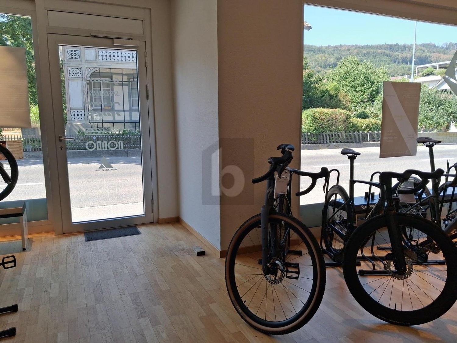 24m² shop