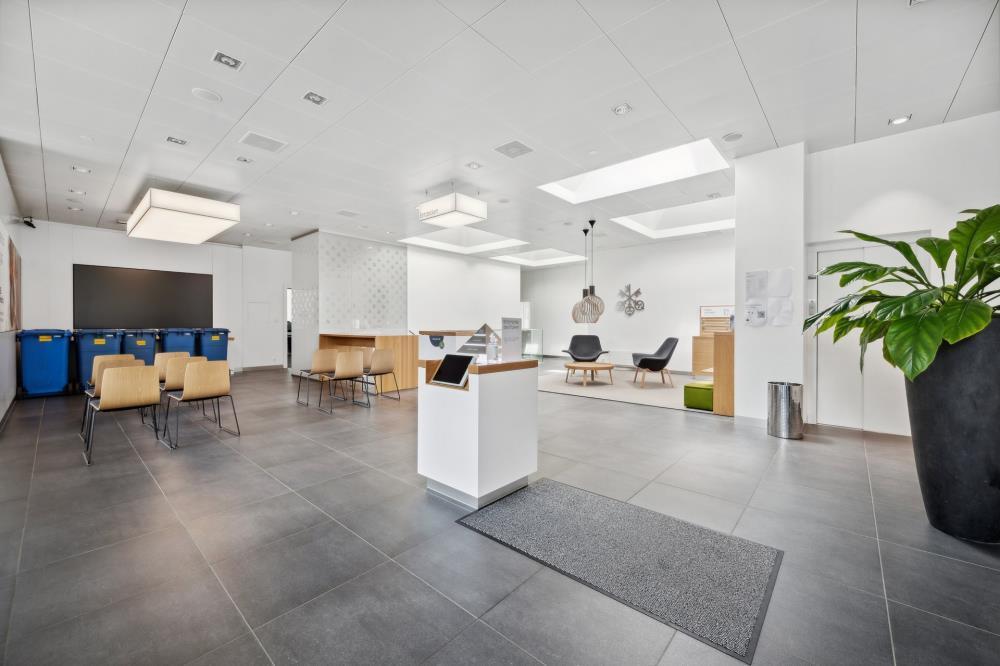 Commercial, Foto 1 von 6